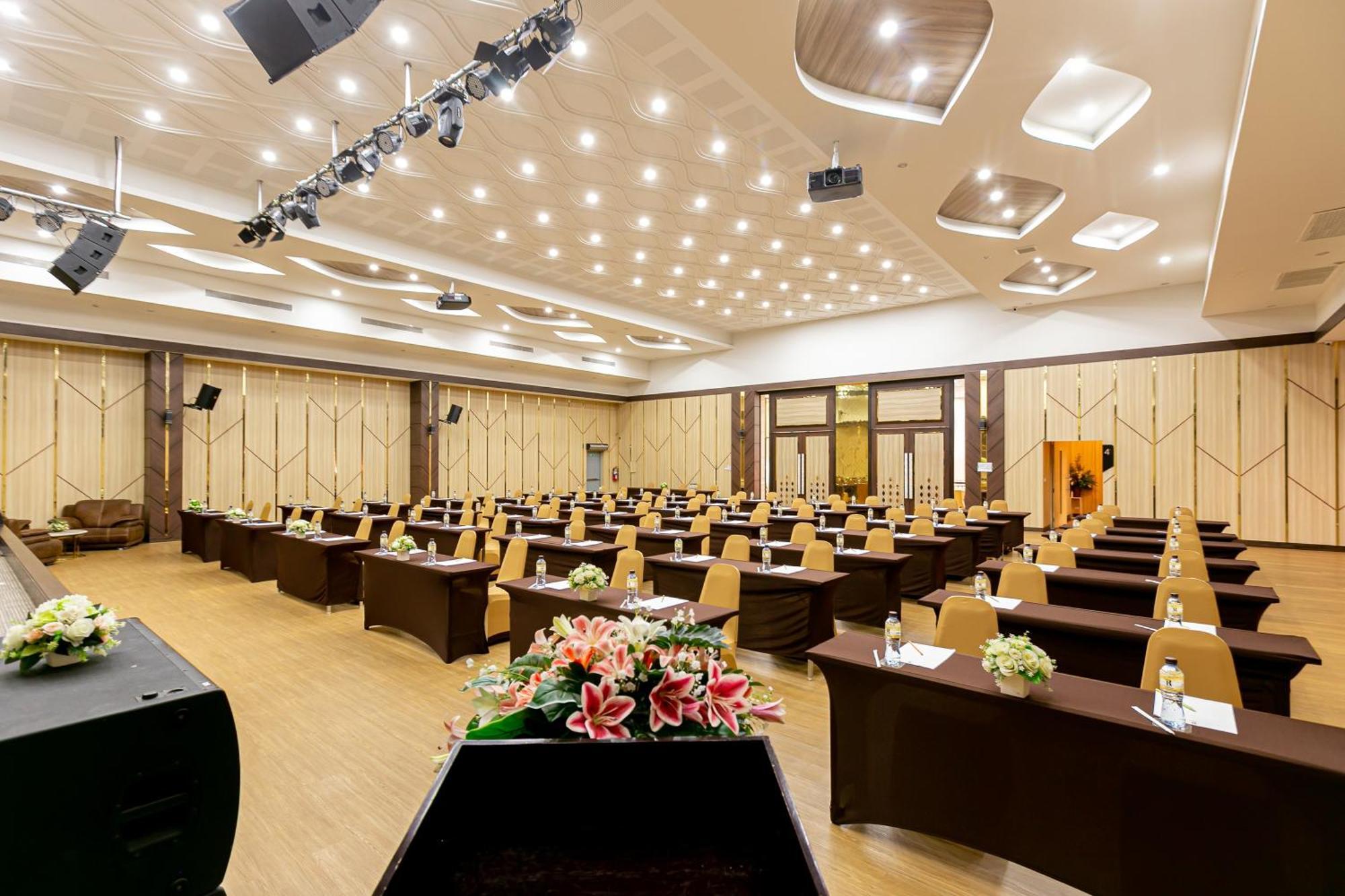 Grand Ratchapruek Hotel Pak Kret Exterior foto