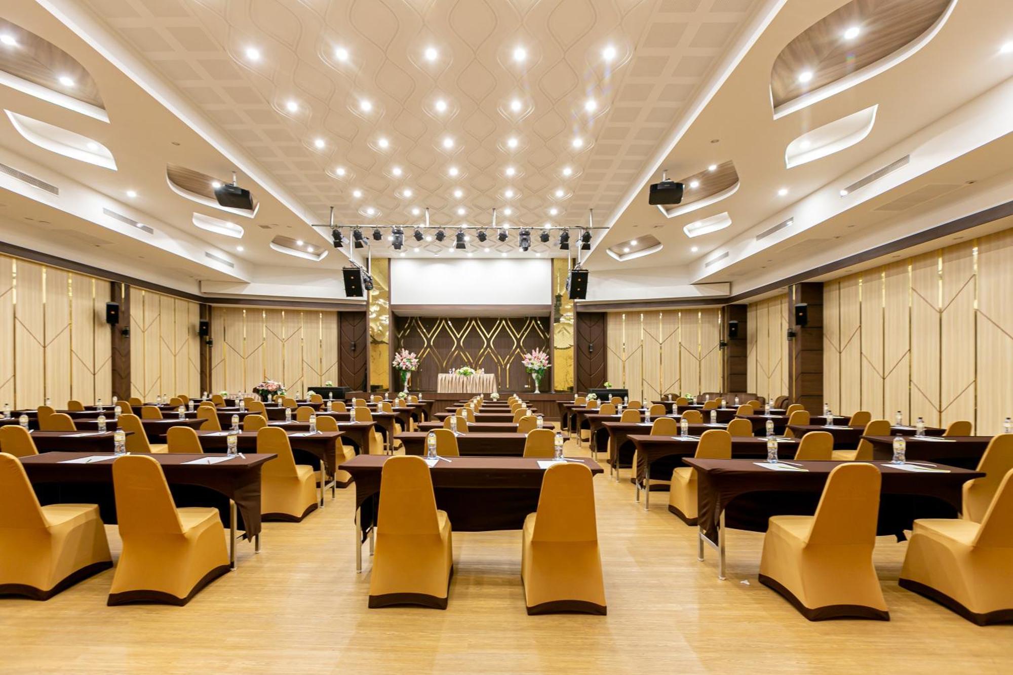 Grand Ratchapruek Hotel Pak Kret Exterior foto