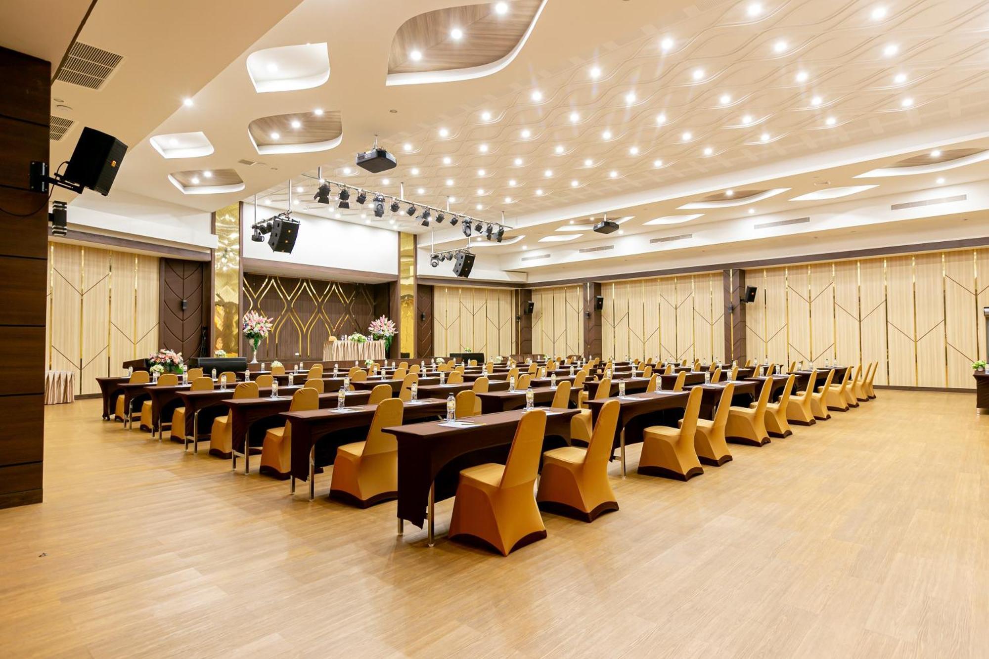 Grand Ratchapruek Hotel Pak Kret Exterior foto