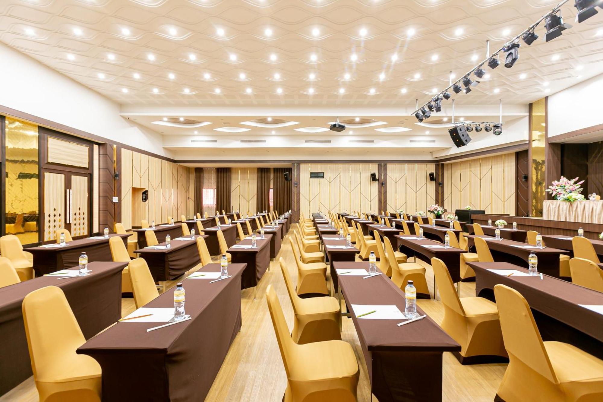 Grand Ratchapruek Hotel Pak Kret Exterior foto